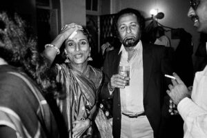 Pablo Bartholomew | Shooba De & Mohamad Khan at Nadesh Noaroji reception, Bombay | c. 1980 | Archival pigment print. Edition 10 + 3 AP | 16 x 24 Inches